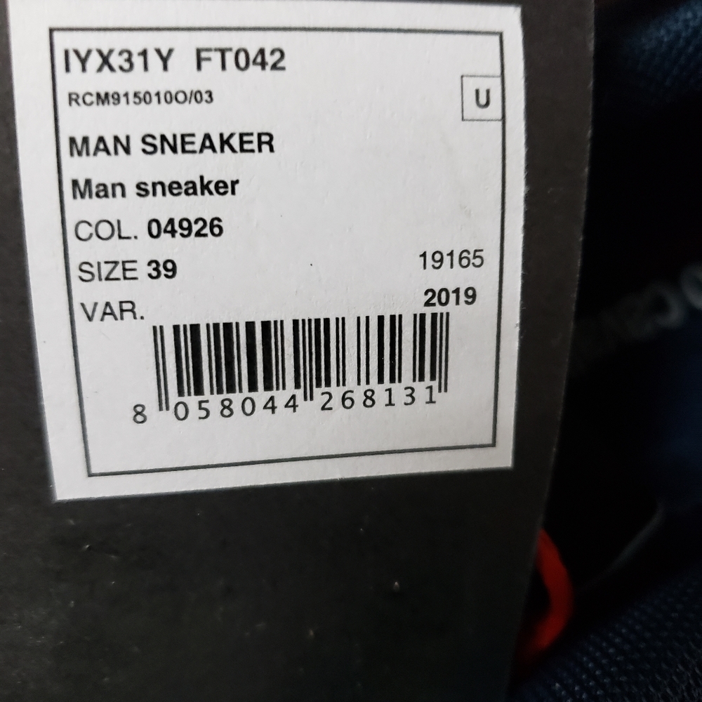 Sneakers - Picture 6 of 7